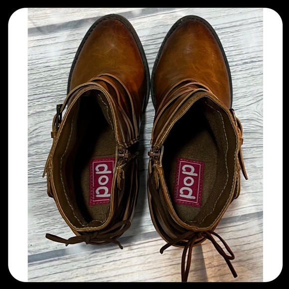 Adorable Carmel Brown Boots- Pop- Size 7.5 - Picture 6 of 8